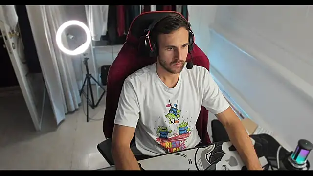 Snapshot of Raamoss chatting on 09/16/25, 12:55 Raamoss online show from 09/16/25, 12:55