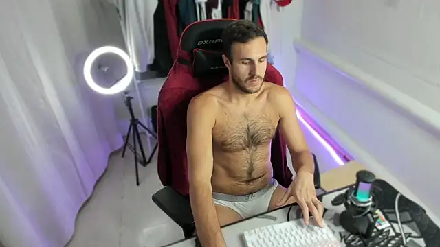 Snapshot of Raamoss chatting on 09/16/25, 04:41 Raamoss online show from 09/16/25, 04:41