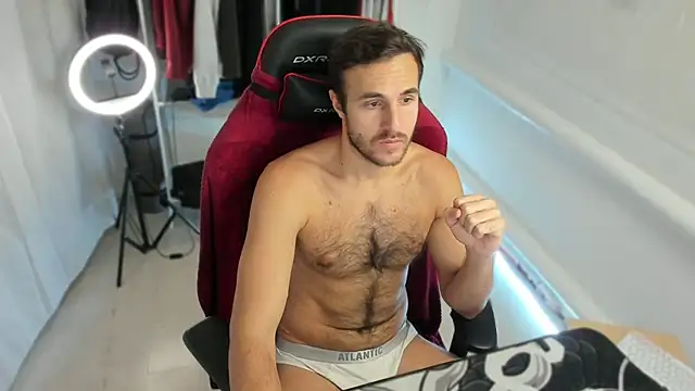 Snapshot of Raamoss chatting on 10/10/25, 12:37 Raamoss online show from 10/10/25, 12:37