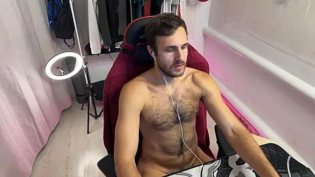 Snapshot of Raamoss chatting on 10/13/25, 11:10 Raamoss online show from 10/13/25, 11:10