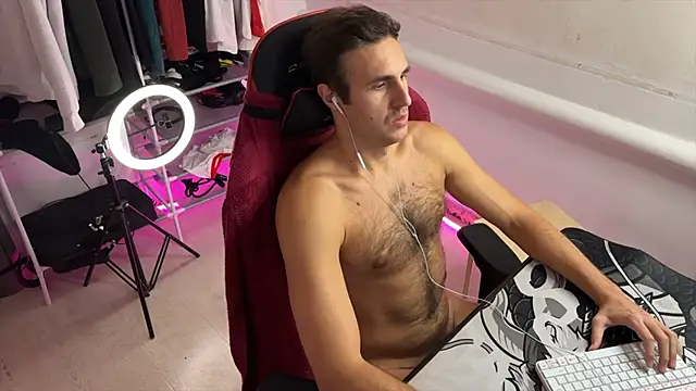 Snapshot of Raamoss chatting on 10/15/25, 10:43 Raamoss online show from 10/15/25, 10:43