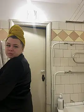 Snapshot of Sara_Slow chatting on 12/14/24, 06:41 Sara Slow online show from 12/14/24, 06:41