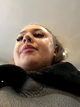 Snapshot of Sara_Slow chatting on 12/22/25, 01:41 Sara Slow online show from 12/22/25, 01:41