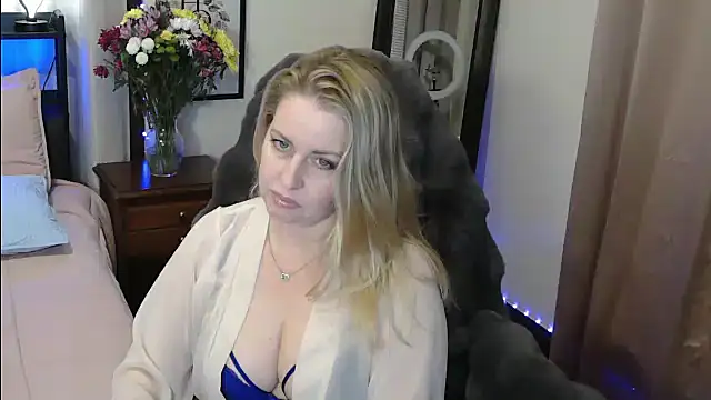 HollieBim online show from 02/09/25, 04:46