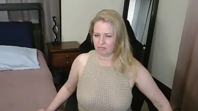 HollieBim online show from 05/11/26, 03:29