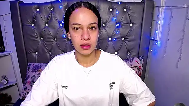 LAILAGUMMY online show from 02/12/25, 12:22