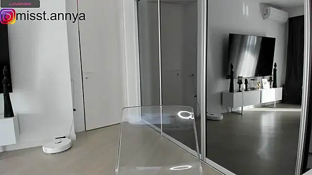 hotdeedee online show from 12/12/24, 11:29