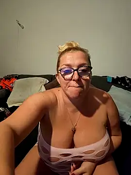 winniess40 online show from 11/06/25, 03:51