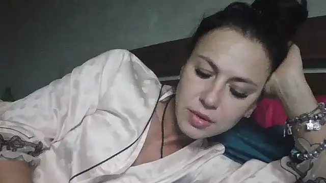 JulianaGold1 online show from 01/31/25, 05:42