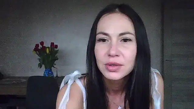 JulianaGold1 online show from 03/05/25, 09:48