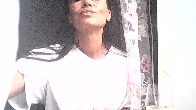 JulianaGold1 online show from 09/11/25, 03:23