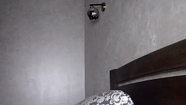 JulianaGold1 online show from 11/18/25, 10:47