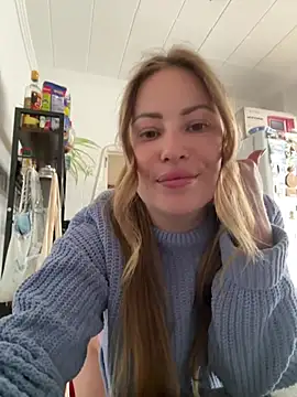 AlisaWhite online show from 04/12/26, 01:05