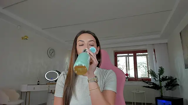 TiffanyHouston  online show from 12/14/24, 08:45