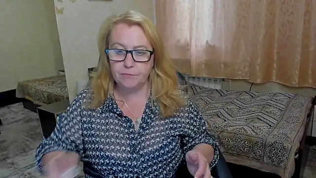 Snapshot of Frau_Marta chatting on 06/11/26, 12:58 Frau Marta online show from 06/11/26, 12:58