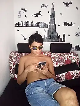 Snapshot of pinedasex777 chatting on 02/17/25, 08:36 pinedasex777 online show from 02/17/25, 08:36