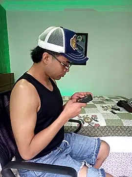 Snapshot of pinedasex777 chatting on 09/16/25, 04:52 pinedasex777 online show from 09/16/25, 04:52