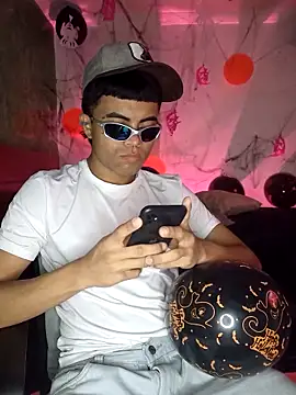 Snapshot of pinedasex777 chatting on 10/08/25, 10:57 pinedasex777 online show from 10/08/25, 10:57