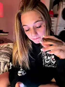 Snapshot of chloetease chatting on 12/05/24, 02:00 chloetease online show from 12/05/24, 02:00