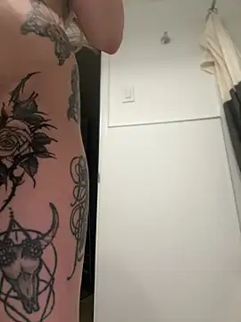 Snapshot of chloetease chatting on 12/13/24, 11:17 chloetease online show from 12/13/24, 11:17