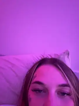 Snapshot of chloetease chatting on 01/06/25, 01:31 chloetease online show from 01/06/25, 01:31