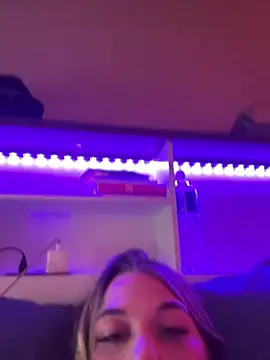 Snapshot of chloetease chatting on 03/09/25, 02:43 chloetease online show from 03/09/25, 02:43