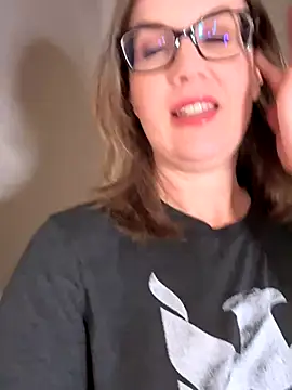 MaiseKnox online show from 11/08/25, 12:11