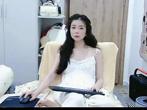 Snapshot of Cute_Ruby01 chatting on 06/20/26, 11:35 Cute Ruby01 online show from 06/20/26, 11:35