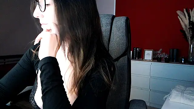 Alina Lamour online show from 04/19/26, 06:32