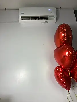 Snapshot of angelGgold chatting on 02/14/26, 12:35 angelGgold online show from 02/14/26, 12:35