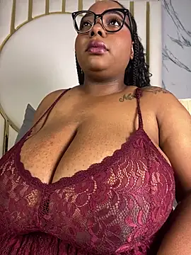 Snapshot of angelGgold chatting on 02/24/26, 12:03 angelGgold online show from 02/24/26, 12:03