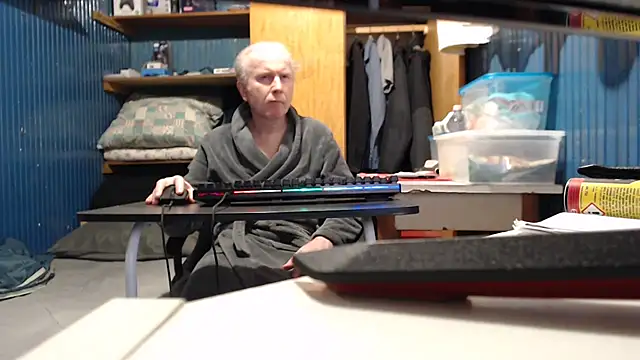 Snapshot of Vgy67Z95 chatting on 10/15/25, 03:45 Vgy67Z95 online show from 10/15/25, 03:45