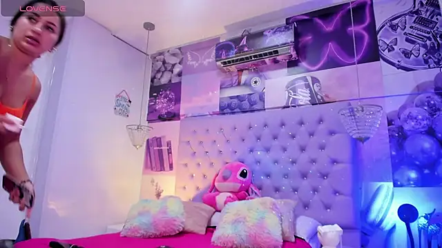 Snapshot of Vivi_prinncess chatting on 02/25/25, 02:25 Vivi prinncess online show from 02/25/25, 02:25