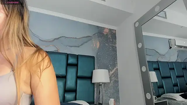 Snapshot of Vivi_prinncess chatting on 09/18/25, 10:01 Vivi prinncess online show from 09/18/25, 10:01