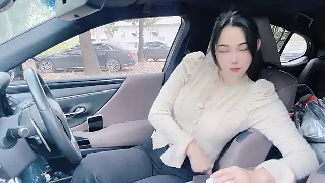 Snapshot of orla2021 chatting on 12/13/24, 12:53 orla2021 online show from 12/13/24, 12:53