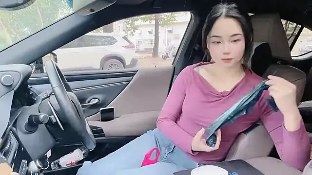 Snapshot of orla2021 chatting on 12/23/24, 12:57 orla2021 online show from 12/23/24, 12:57