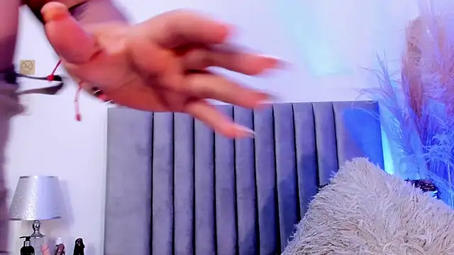 AGATHAA WHITE online show from 03/04/25, 02:42