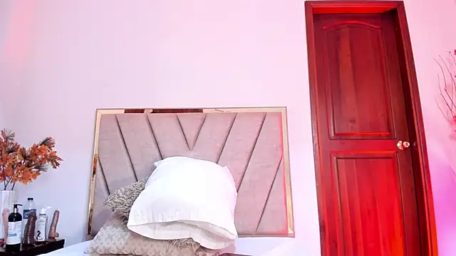 AGATHAA WHITE online show from 03/14/25, 02:52