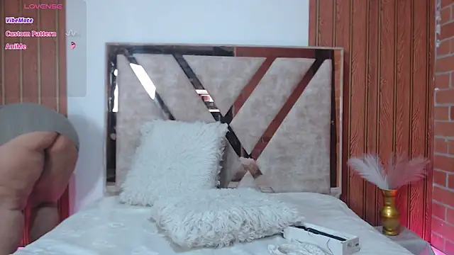 AGATHAA WHITE online show from 01/09/26, 11:13