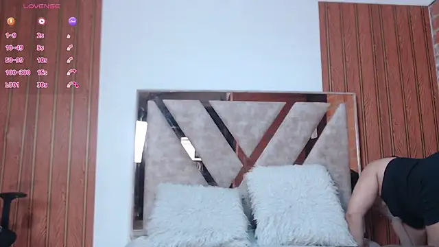 AGATHAA WHITE online show from 01/12/26, 11:15