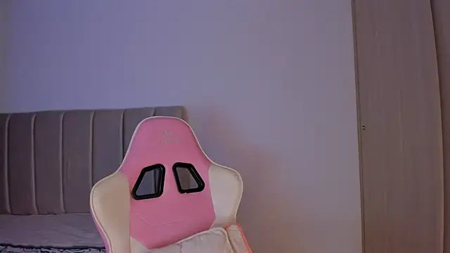 isa bunny online show from 09/18/25, 05:42