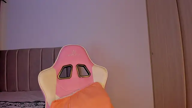 isa bunny online show from 09/23/25, 12:57