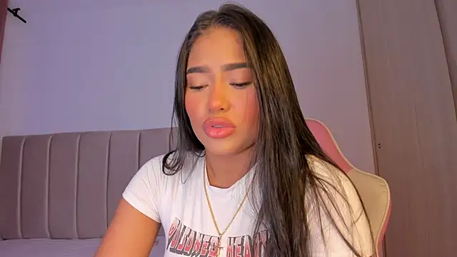 isa bunny online show from 10/25/25, 02:19