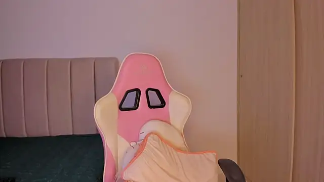 isa bunny online show from 04/15/26, 06:42