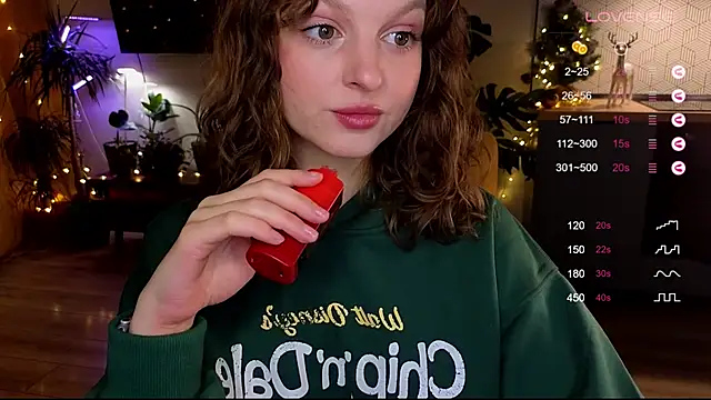 Snapshot of AliceKingsleigh chatting on 01/19/25, 01:43 AliceKingsleigh online show from 01/19/25, 01:43