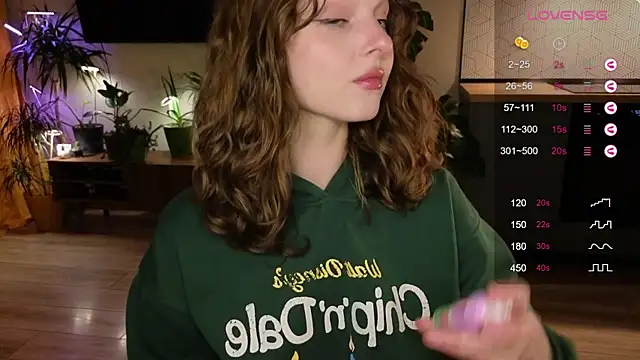 Snapshot of AliceKingsleigh chatting on 02/27/25, 06:42 AliceKingsleigh online show from 02/27/25, 06:42