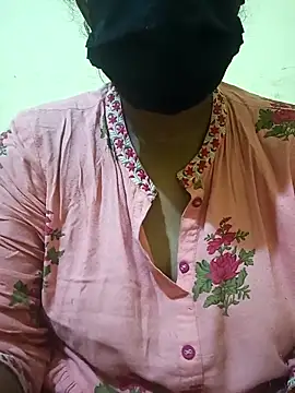 Snapshot of teddy-143 chatting on 11/15/25, 07:10 teddy-143 online show from 11/15/25, 07:10