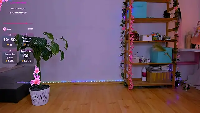 Snapshot of Teylor_Fly chatting on 10/20/25, 06:36 Teylor Fly online show from 10/20/25, 06:36