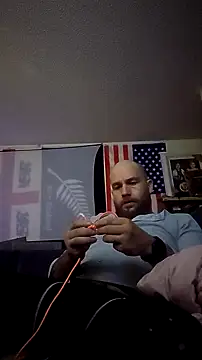 Snapshot of Axle-layne chatting on 12/17/24, 09:17 Axle-layne online show from 12/17/24, 09:17