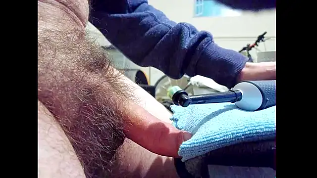 hairyuncut00 online show from 04/20/26, 07:04